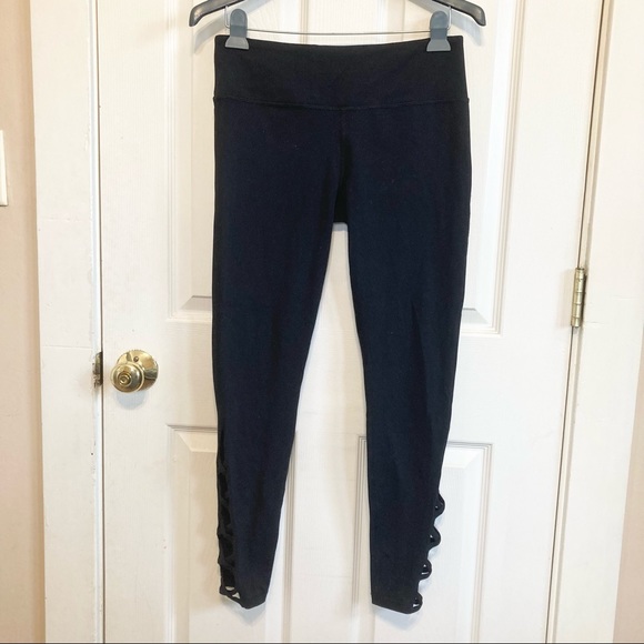 Glyder High Rise Black Criss Cross Lattice Hem Leggings Size Medium - Picture 2 of 9
